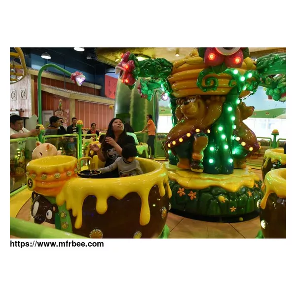 Bear & Honey-Looking Spinning Cups Ride