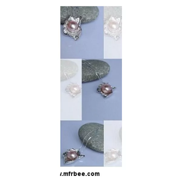 Ladies Pearl Pendant