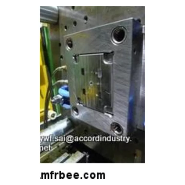 The plastic injection mold of bushing